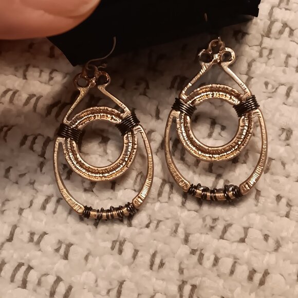 NEW gray / silver tones multi-layer lot of 2 necklaces & pair of earrings - Picture 11 of 14